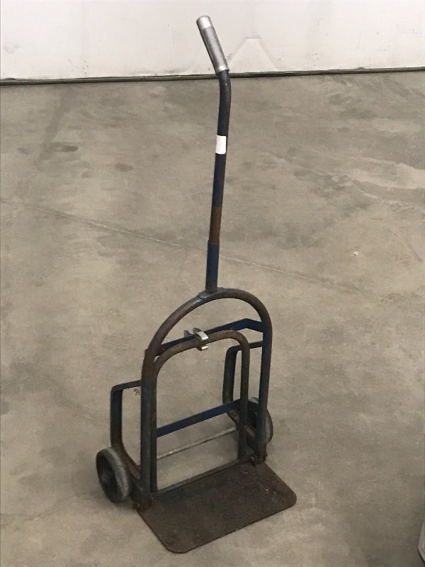 lot 39 image: Wesco Steel Welding Cart ...
