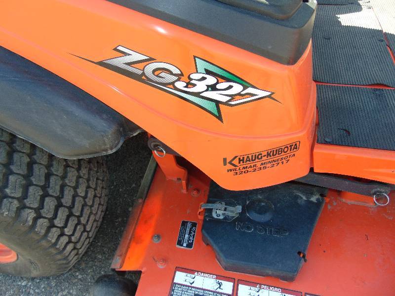 lot 3 image: Kubota ZG327 Commercial Grade Zero Turn Lawn Mower