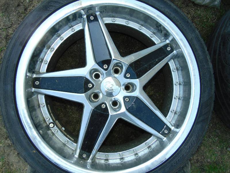 lot 4 image: Set of Rims