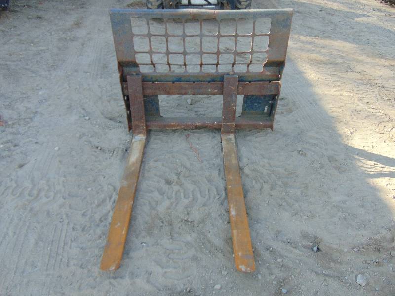 lot 18 image: Pallet Forks