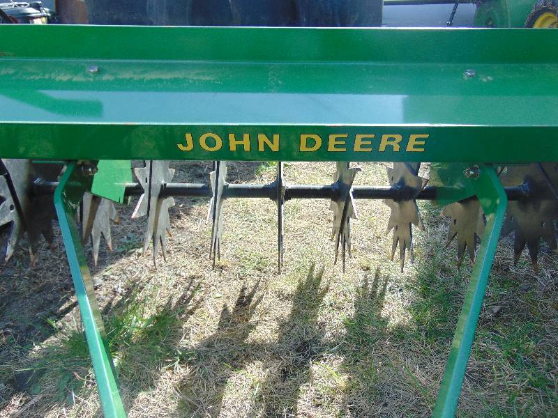 lot 22 image: John Deere Star Type Aerator