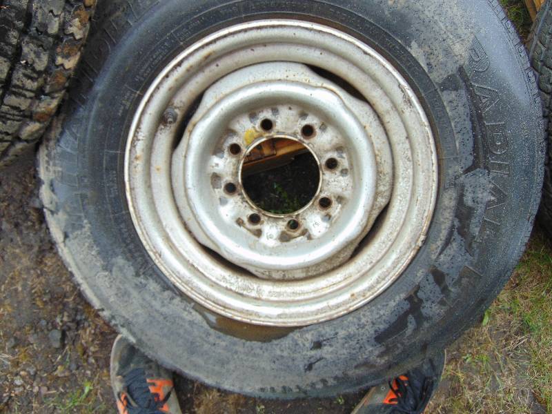 lot 28 image: (4) Trailer Tires and Rims LT21585R16