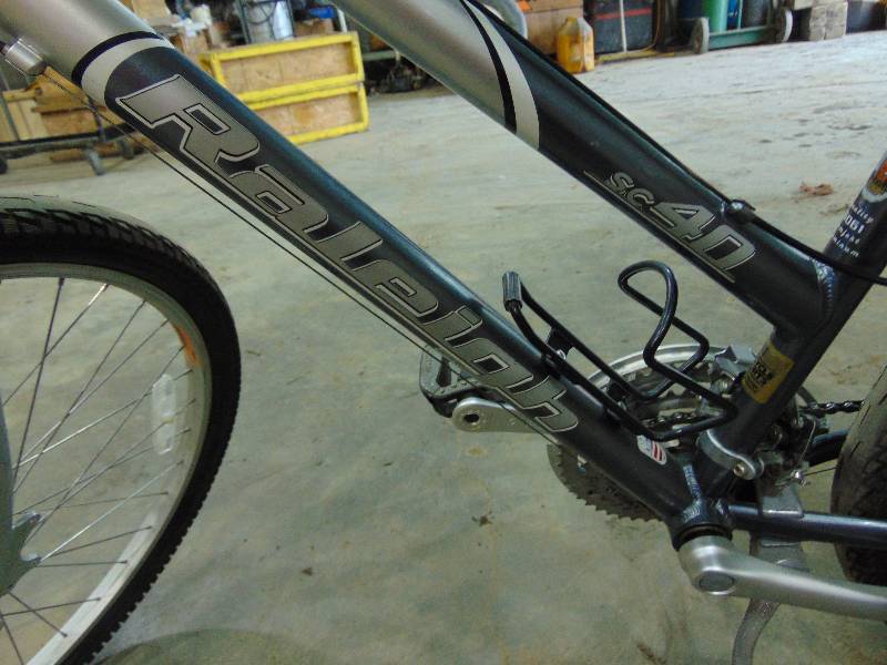 lot 35 image: Raleigh SC40 Pedal Bike