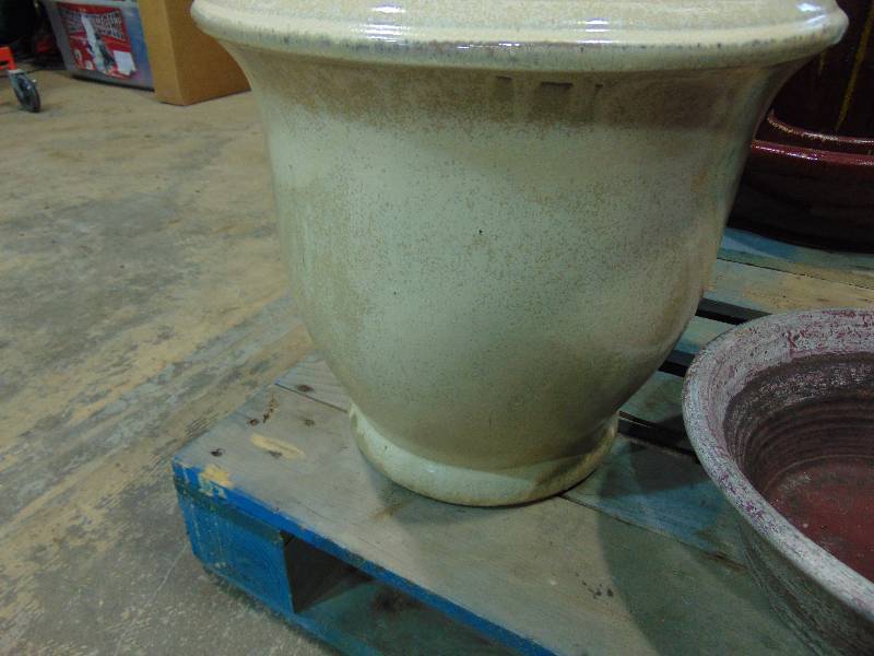 lot 58 image: Misc Lot of Pots and Bases