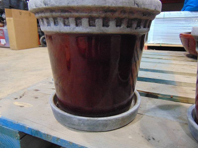 lot 61 image: (3) Matching Pots