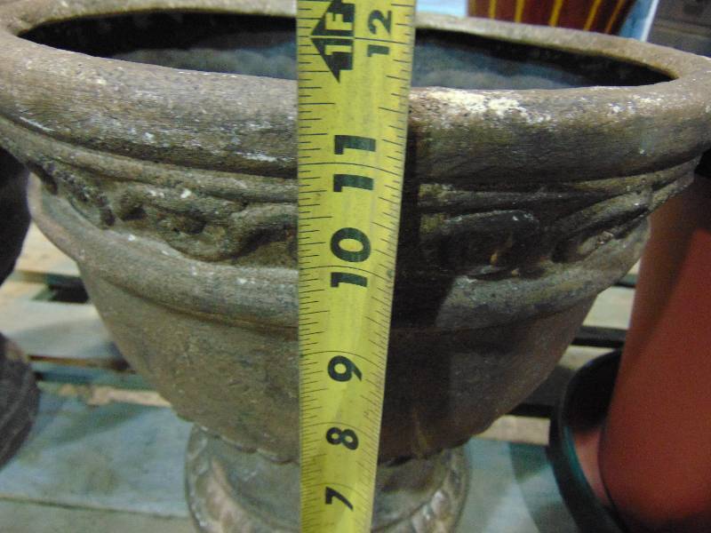 lot 62 image: Misc Pots