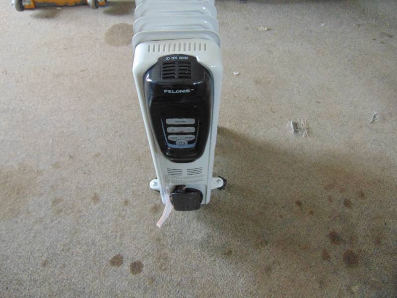 lot 69 image: Pelonis Electric Heater