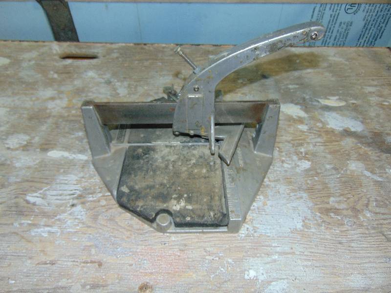 lot 75 image: Superior Tile Cutter