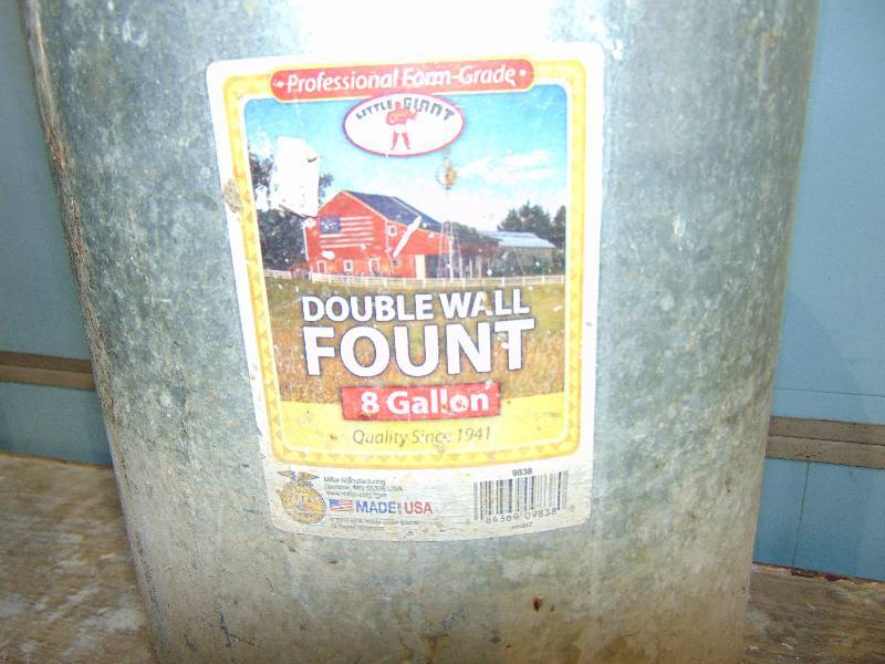 lot 86 image: 8 Gallon Feeder