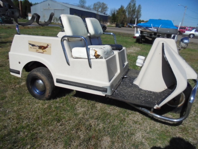 lot 2 image: Harley Davidson Golf Cart