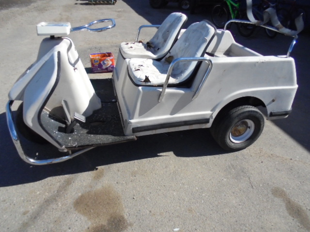 lot 4 image: 1978 Golf Cart