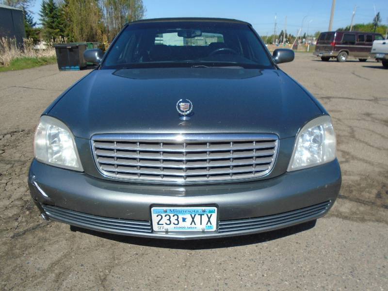 lot 1 image: 2004 Cadillac Deville