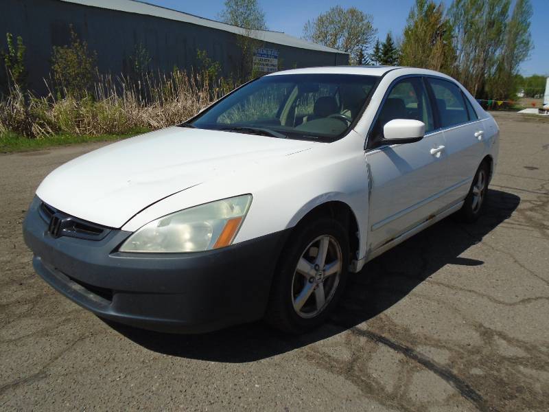 lot 3 image: 2004 Honda Accord EX