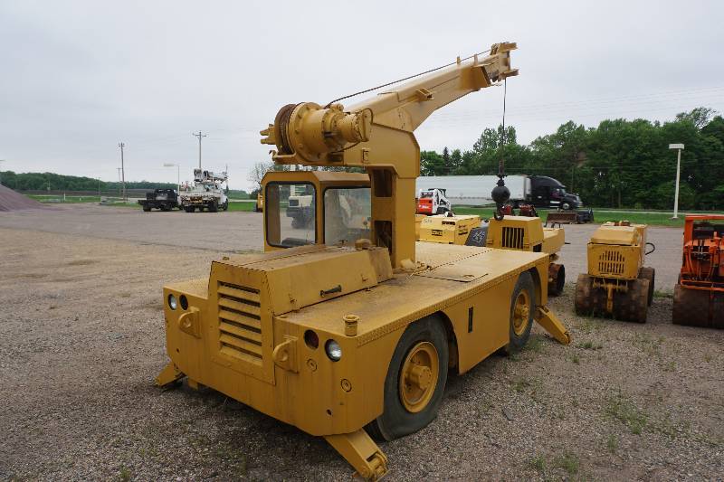 lot 12 image: Grave Model IND 24 - 6 Ton Truck Crane