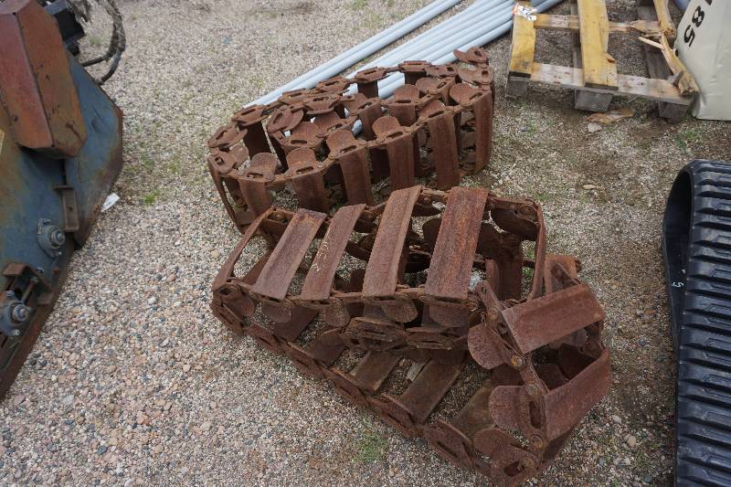 lot 16 image: Loegering Brand Bobcat Skid Loader Skid Steer Over The Tire Steel Track System