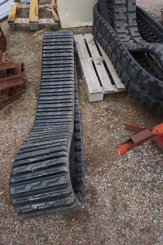 lot 17 image: Loegering Brand Model 401717 Multi Terrain Cat Bobcat Skid Loader Skid Steer Rubber Track