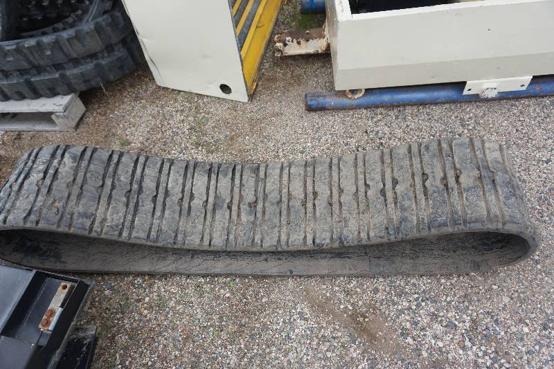 lot 18 image: Cat Skid Loader Skid Steer Rubber Track