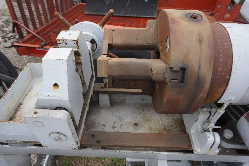 lot 24 image: Aero Quip Corporation Model F-2051 High Pressure Hose, Coupler Assembly Machine