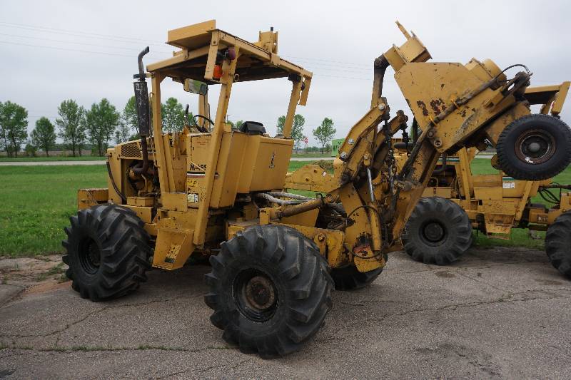 lot 8 image: Vermeer Model M-495 4 x 4 x 4 Cable Plow