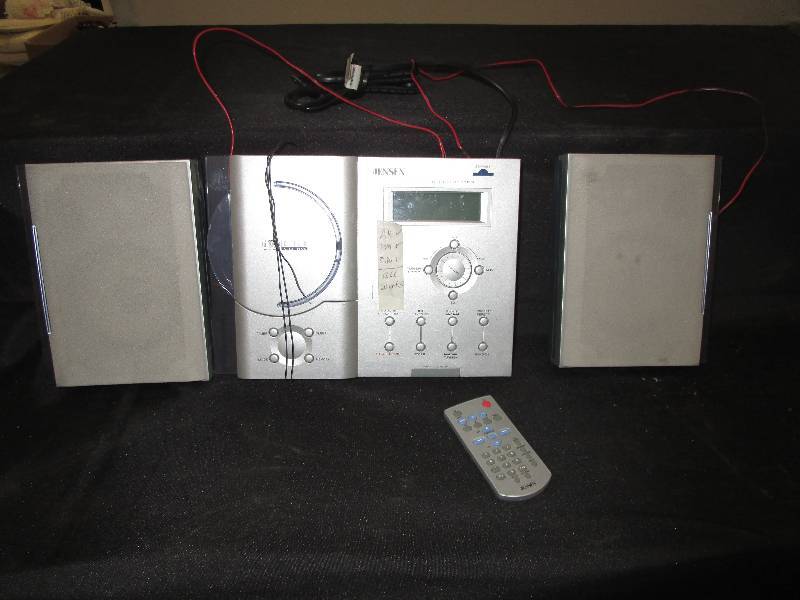 lot 9 image: Jensen AMFM CD Player
