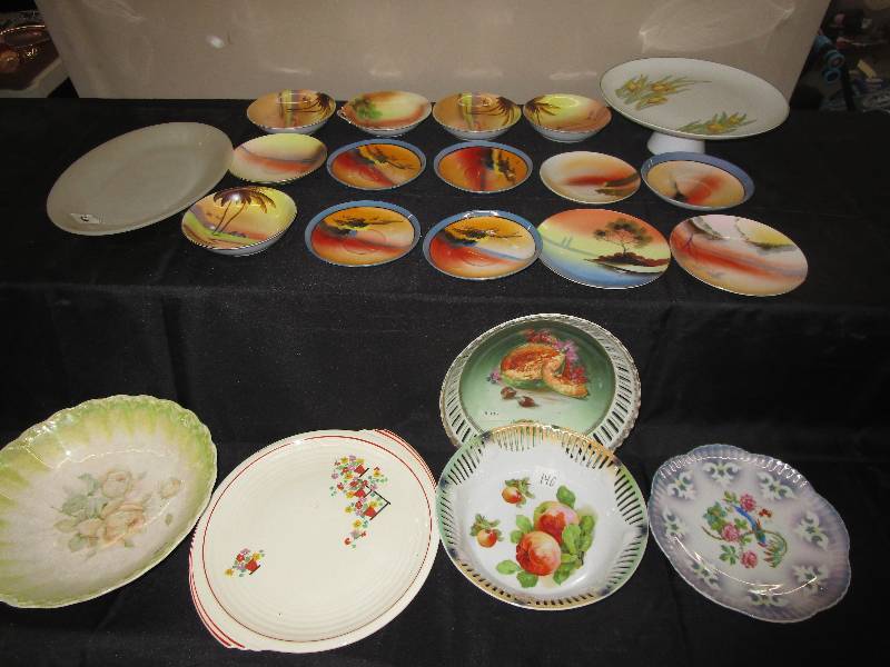 lot 19 image: Various China, Japan and Decorative Pieces