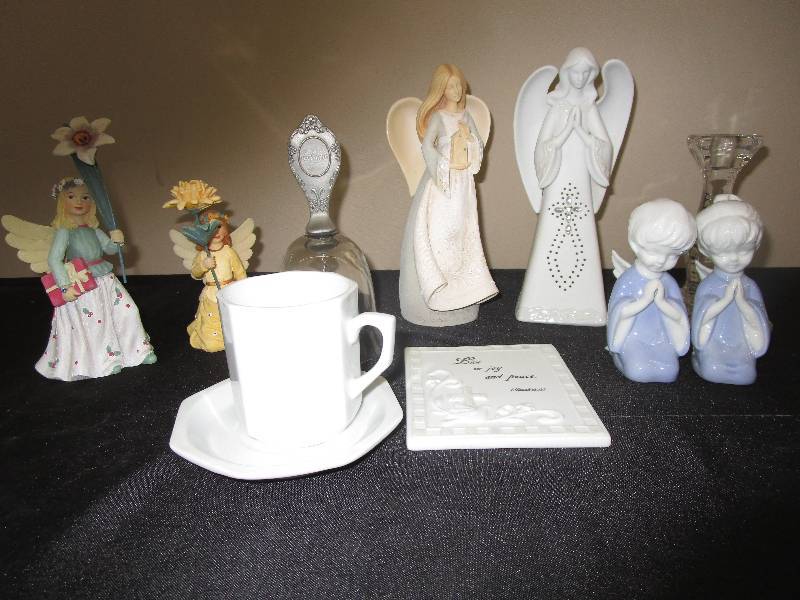 lot 22 image: Various Angels and Crystal