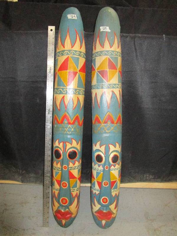 lot 32 image: Hand Carved Dcor Made In Indonesia