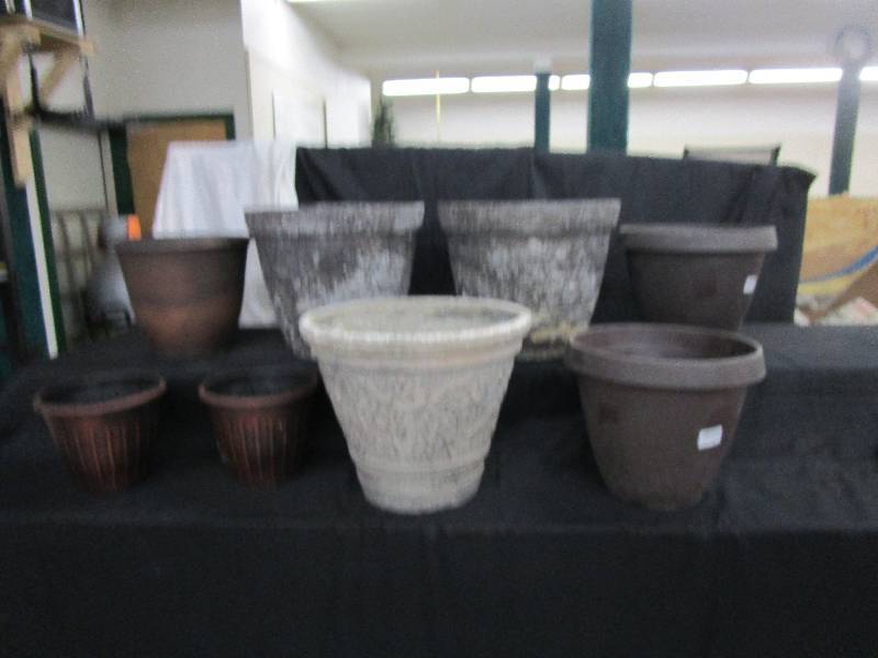 lot 40 image: Large and Medium Flower Pots