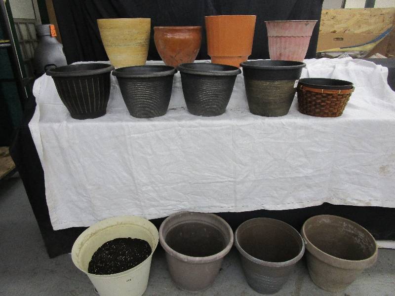 lot 46 image: Various Pots Light Weight