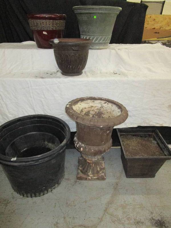 lot 47 image: Various Pots
