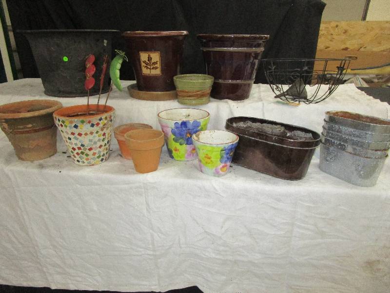lot 48 image: Various Pots and Garden Markers