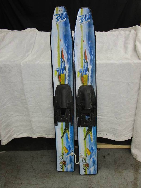 lot 49 image: Kids Training Skis