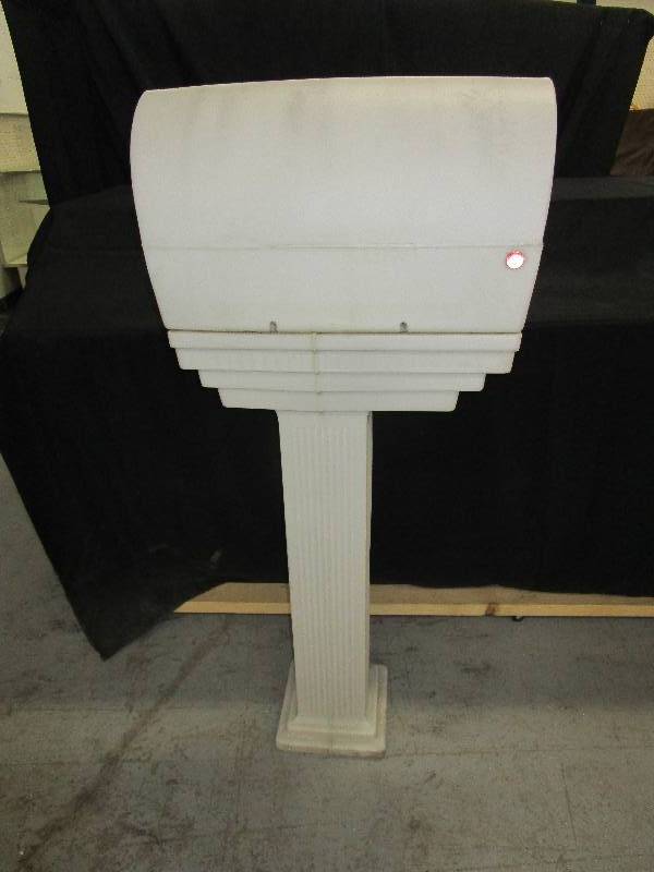 lot 56 image: Plastic Mailbox no Flag