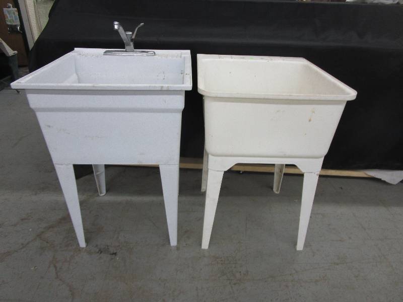 lot 58 image: 2 Suds Sinks