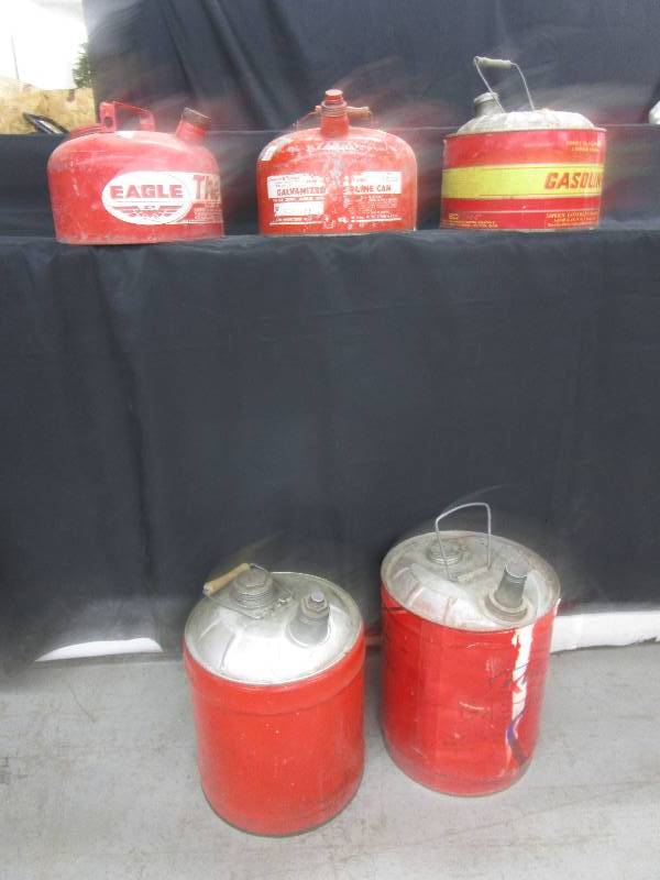 lot 61 image: 5 Gas Cans