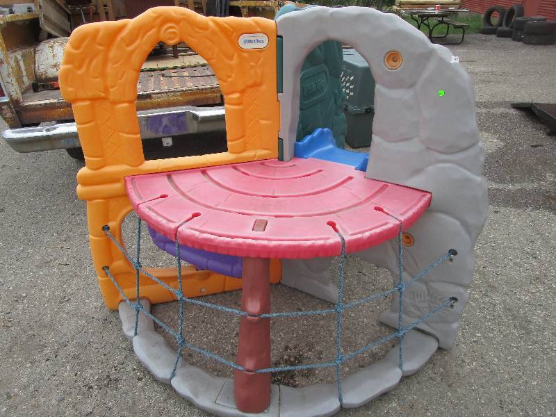 lot 64 image: Kids Play Set