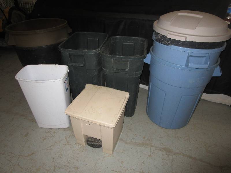 lot 70 image: Various Large Garbage Cans