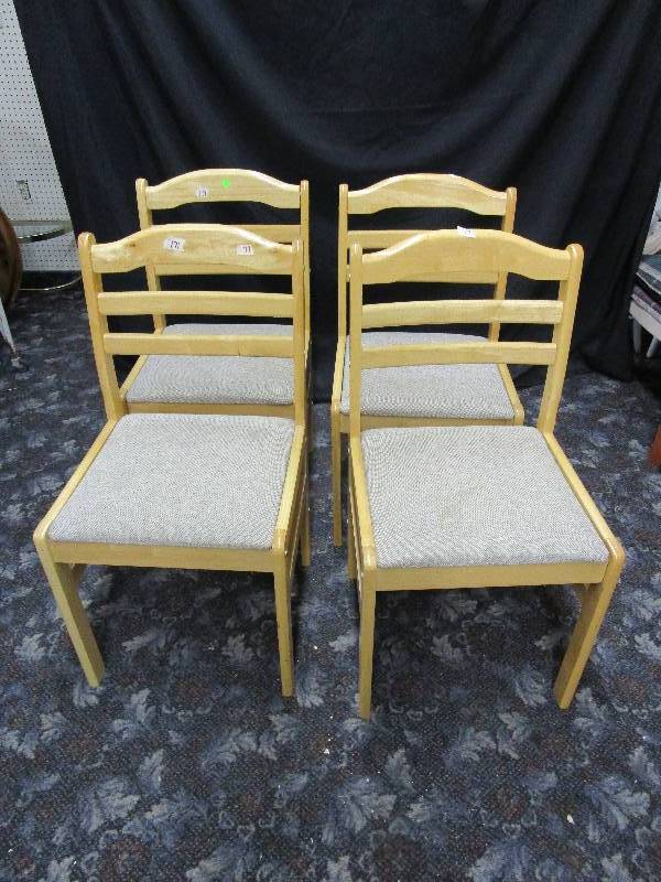 lot 77 image: 4 Nice Pine Chairs