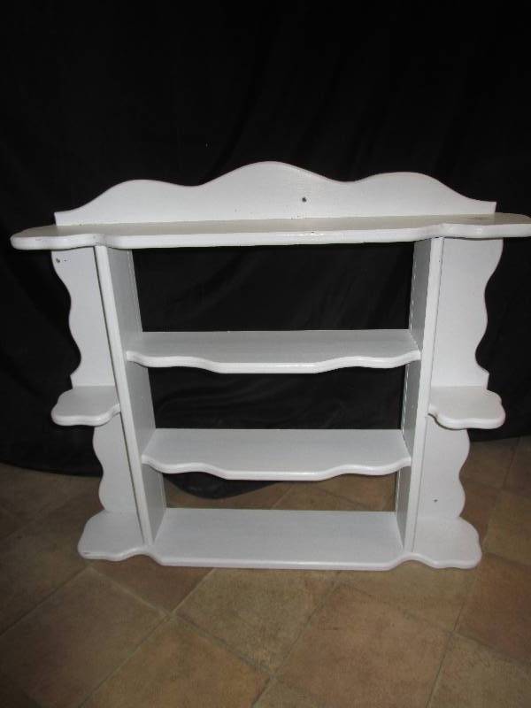 lot 95 image: Tiered white shelf