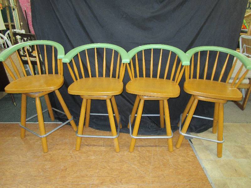 lot 99 image: 4 Stools