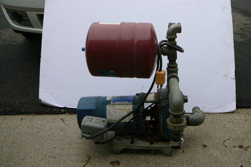 lot 3 image: Jacuzzi Water Pump