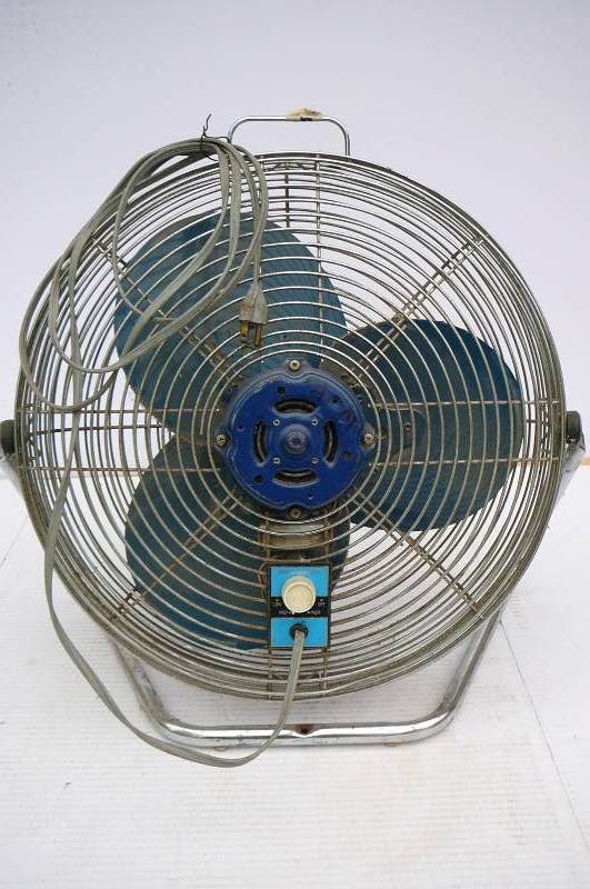 lot 6 image: Fan