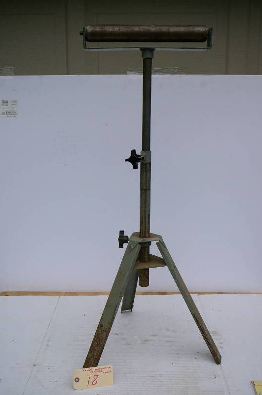 lot 18 image: Adjustable Support Stand