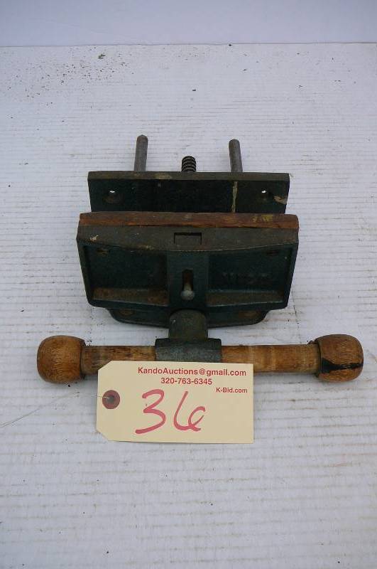 lot 36 image: Wood Vice