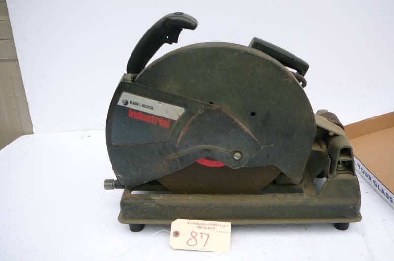 lot 87 image: Black & Decker Chop Saw