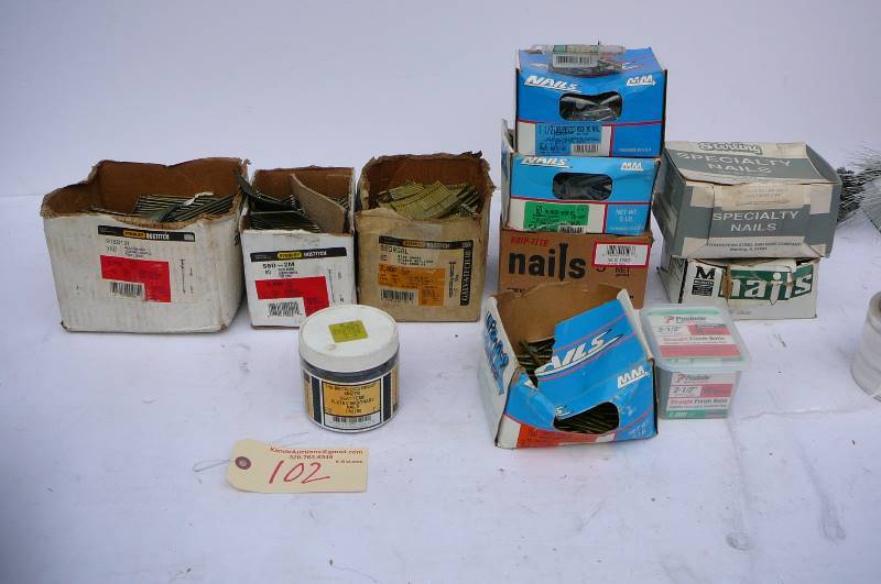 lot 102 image: Misc. Garage Equipment