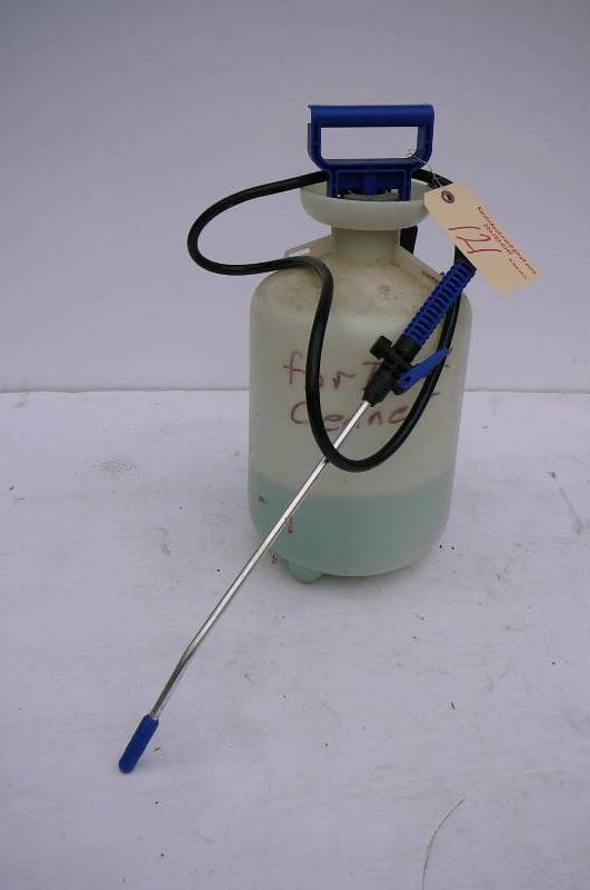 lot 121 image: 2 Gallon Hand Sprayer
