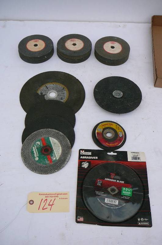 lot 124 image: Lot of abrasive blades, 6 bench grinding wheels