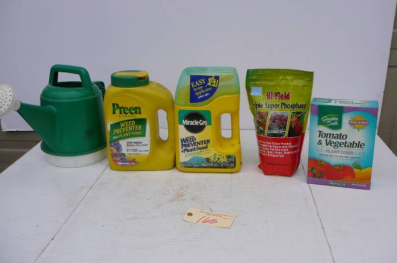 lot 165 image: Preen, weed preventer, Miracle-Gro, Hi -Yield triple super phosphate organic tomato & vegetable plant food, watering can