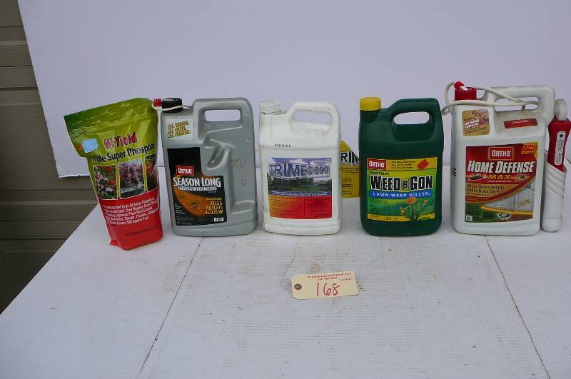 lot 168 image: New jug of Weed-B-Gon, 34 plus season long grass & weed killer, Home Defense trimec 899, New bag of Hi-Yield triple super phosphate